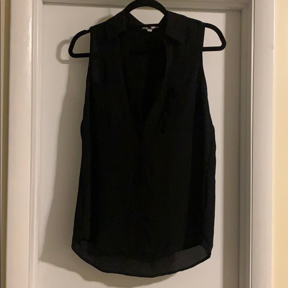 Sleeveless buttondown